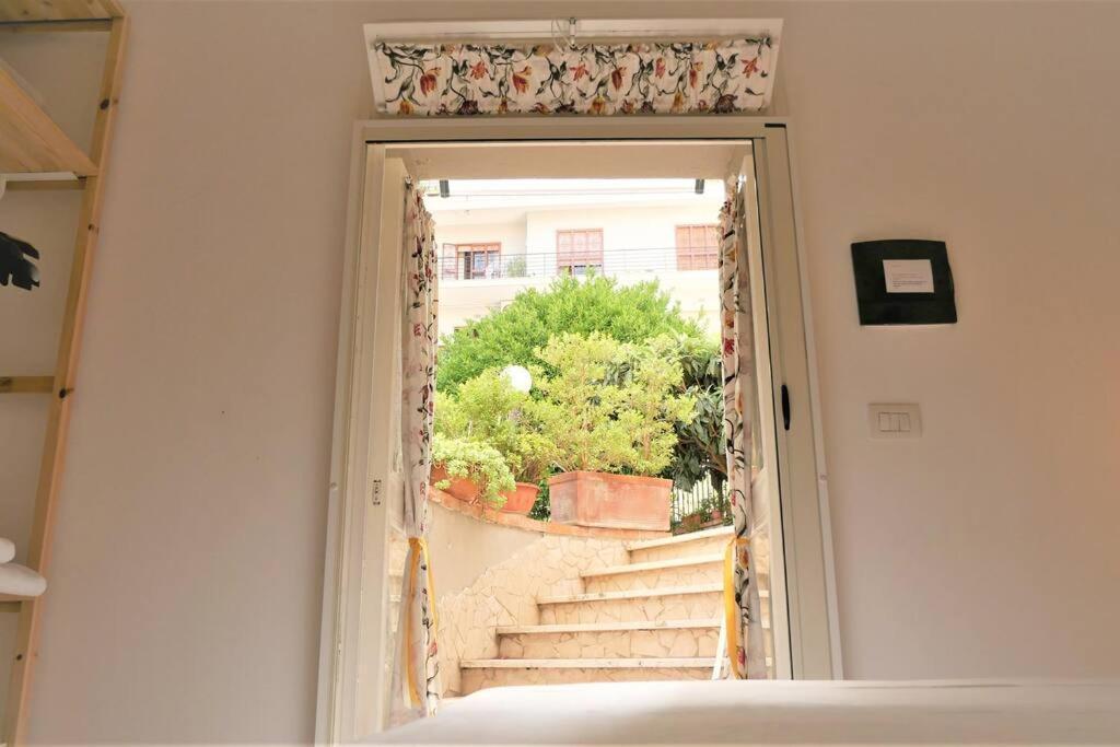House With Garden And Parking Space In Mergellina Naples Exterior photo